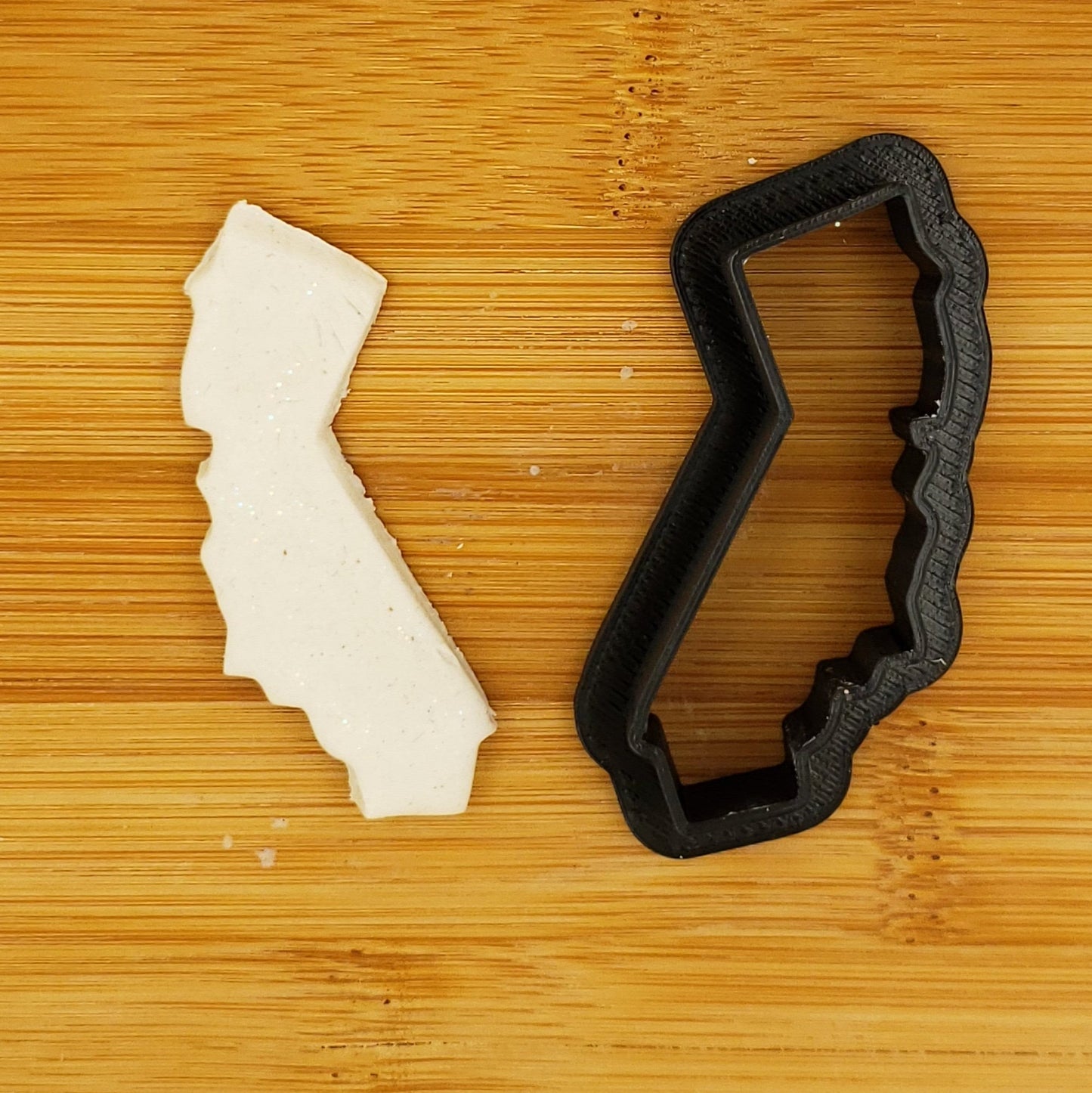State of California Shaped Plastic Cookie Cutter - United States Cookie Cutter - Polymer Clay Cutter - Craft Cutters - 3d Printed Cutter