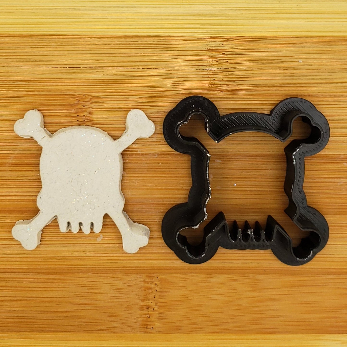 Skull and Crossbones Shaped Plastic Cookie Cutter - Polymer Clay Cutter - Fondant Cutter - Craft Cutters - 3d Printed Cookie Cutter