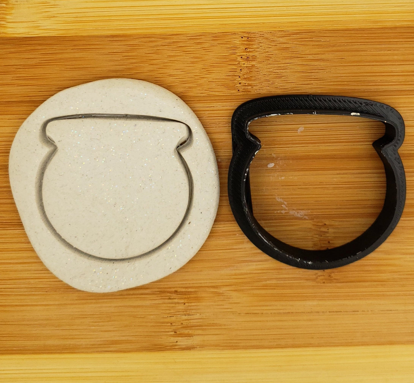 Cauldron Shaped Plastic Cookie Cutter - Polymer Clay Cutter - Fondant Cutter - Craft Cutters - 3d Printed Cookie Cutter